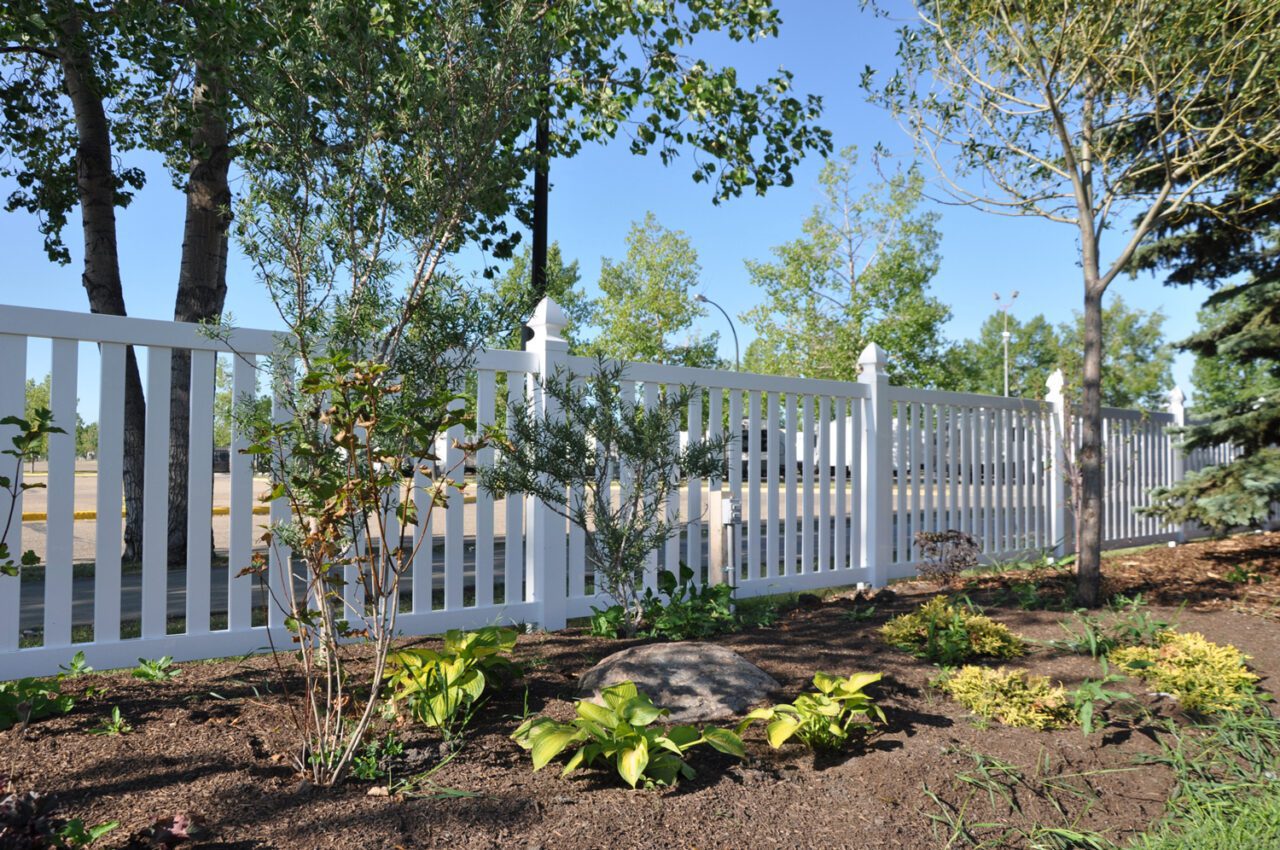 Vinyl Fencing Edmonton Privacy, Picket, Ranch Rail Fences Calgary